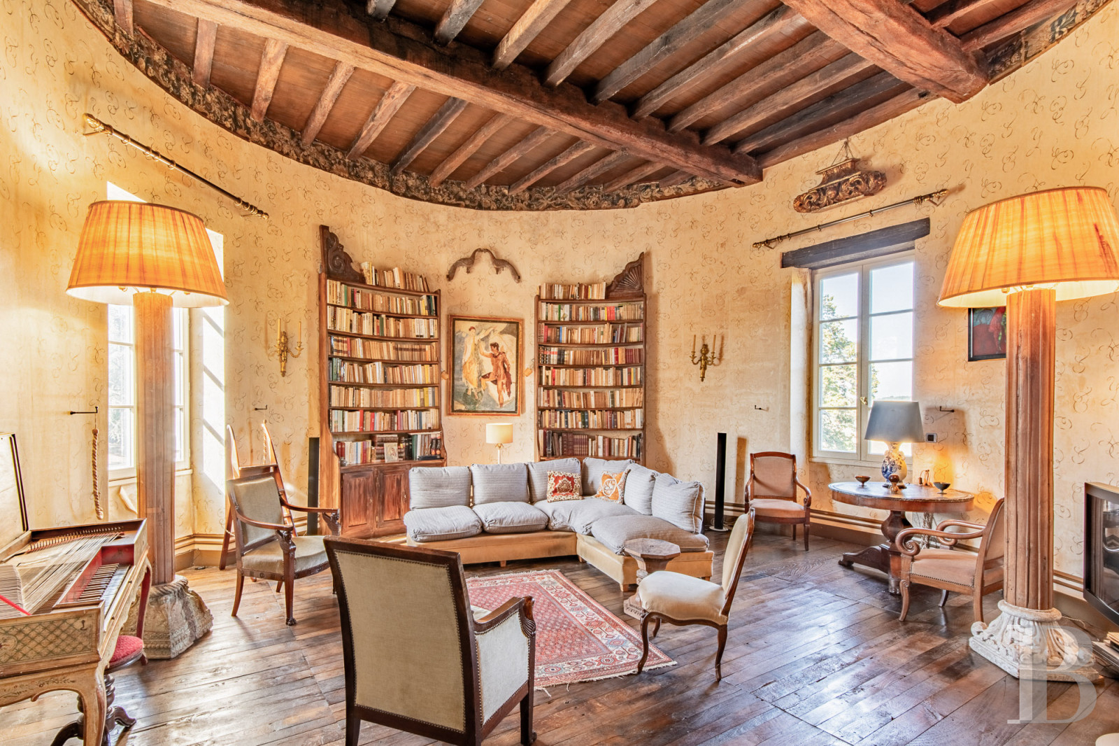 A 15th-century castle overlooking rolling farmland between Poitiers and Angoulême, in the Vienne region. - photo  n°14